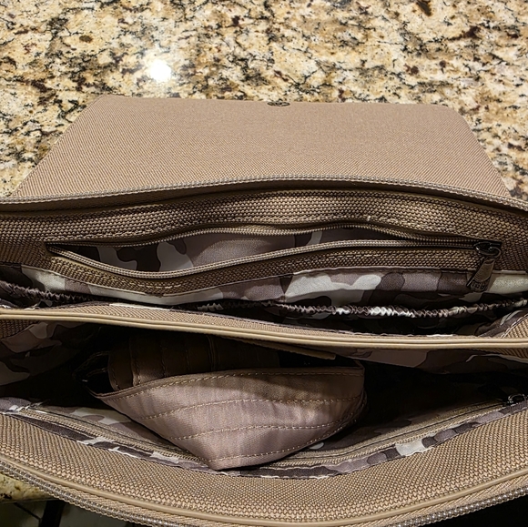 EUC- LUG- HUDDLE MATTE LUXE- Sand - Picture 7 of 8